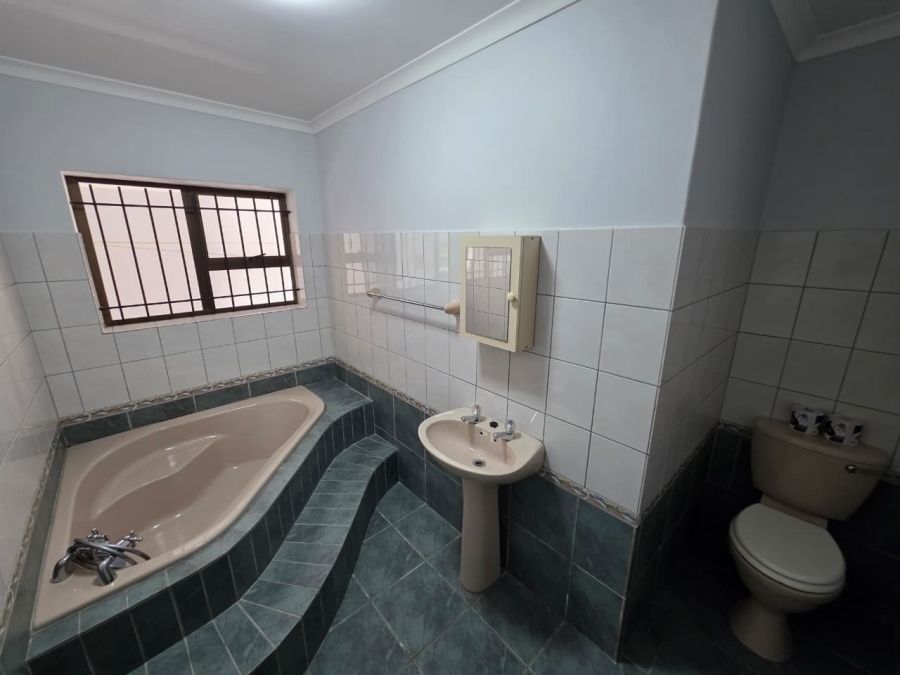 6 Bedroom Property for Sale in Lochnerhof Western Cape